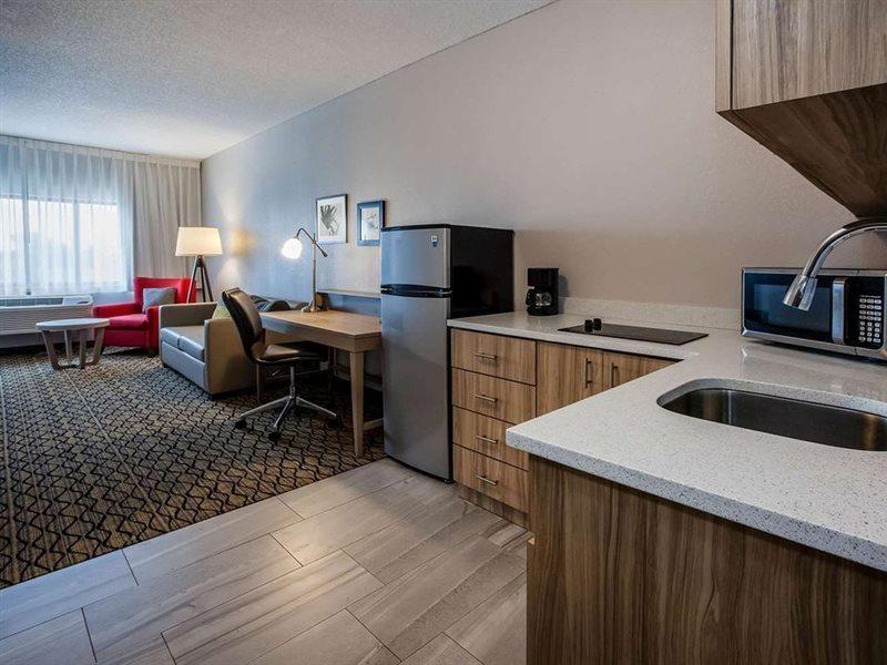 Days Inn & Suites By Wyndham Rochester Hills Mi Exterior foto