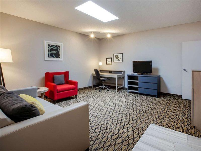 Days Inn & Suites By Wyndham Rochester Hills Mi Exterior foto