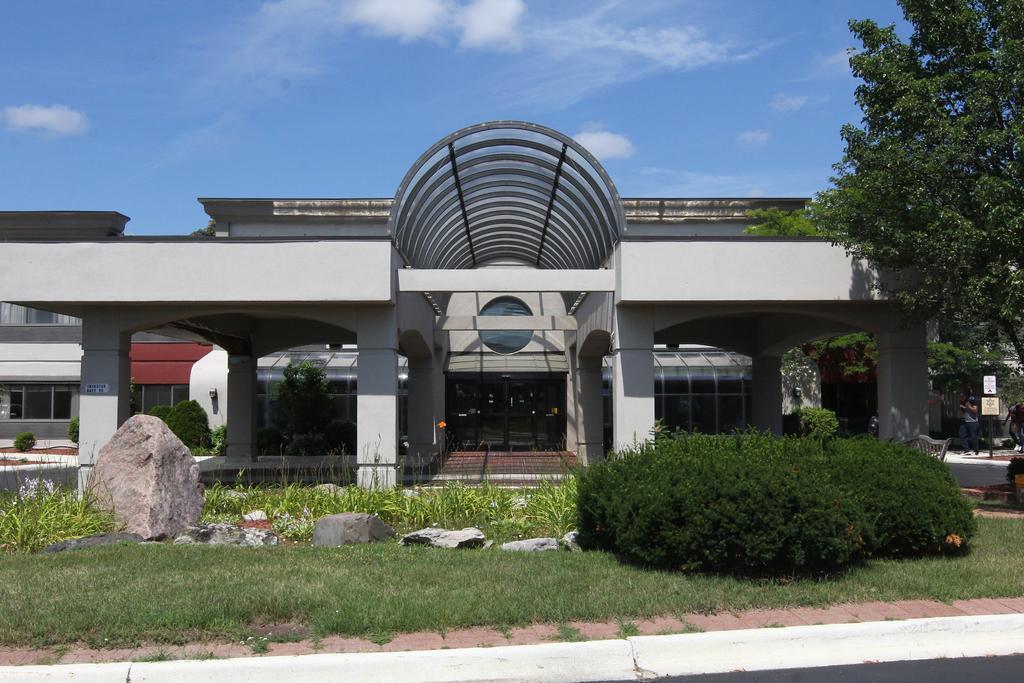 Days Inn & Suites By Wyndham Rochester Hills Mi Exterior foto